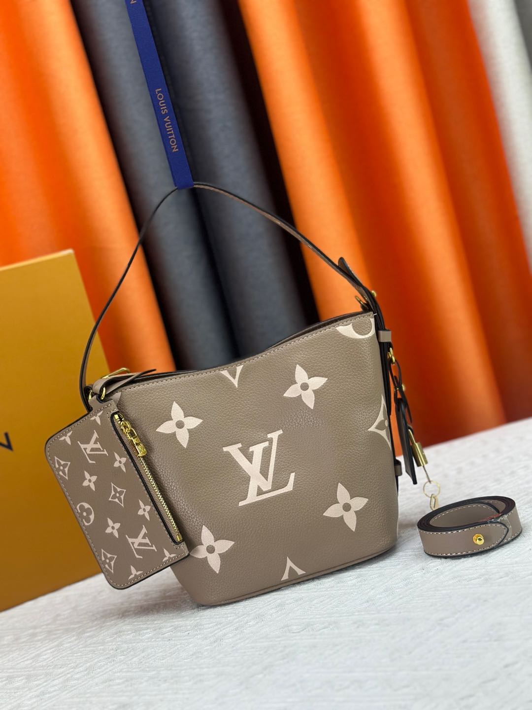 LV bag 577